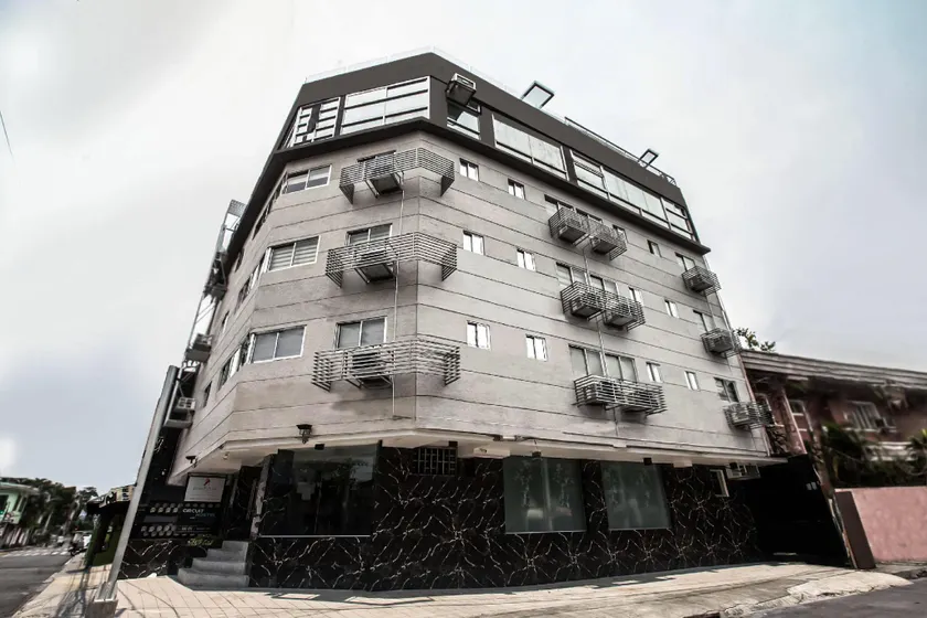 Circuit Hostel Makati - Image 1