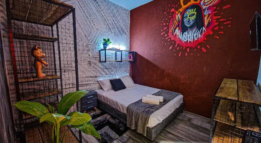 Urban Hostal Bar - Image 1