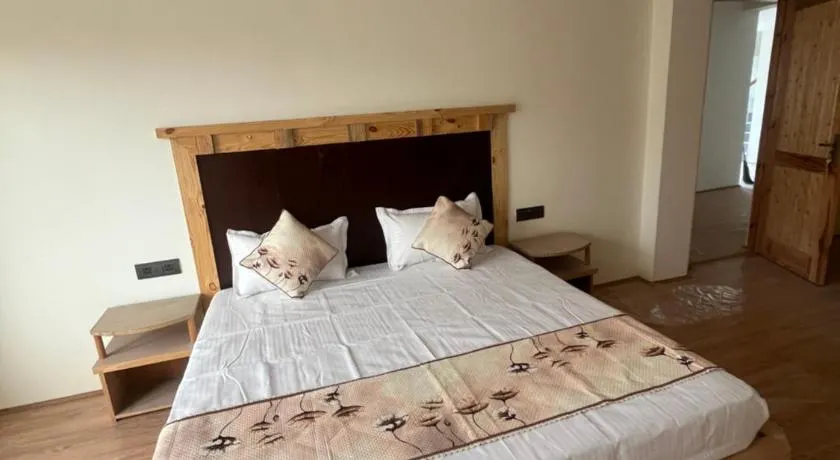 Mount End hostels & rooms - Image 1
