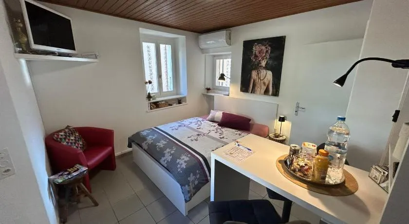 CrisRoom - Image 1