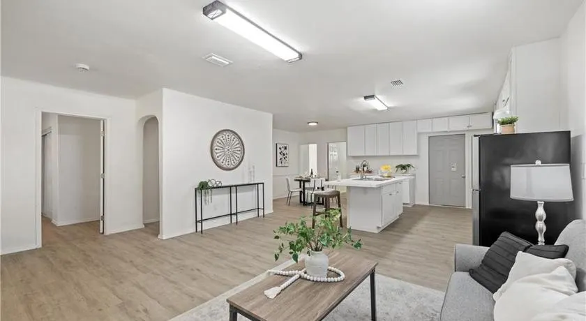 4 bedrooms - Image 1