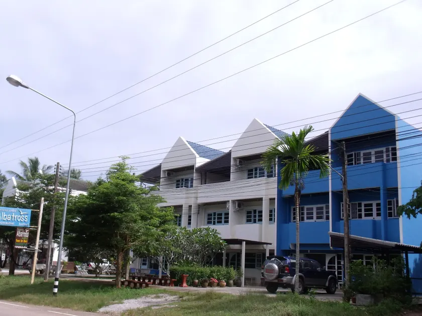 Albatross Guesthouse @ Thungwualaen Beach - Image 1