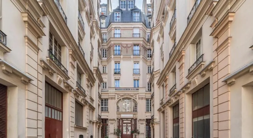 Maison Sixth June - Image 1