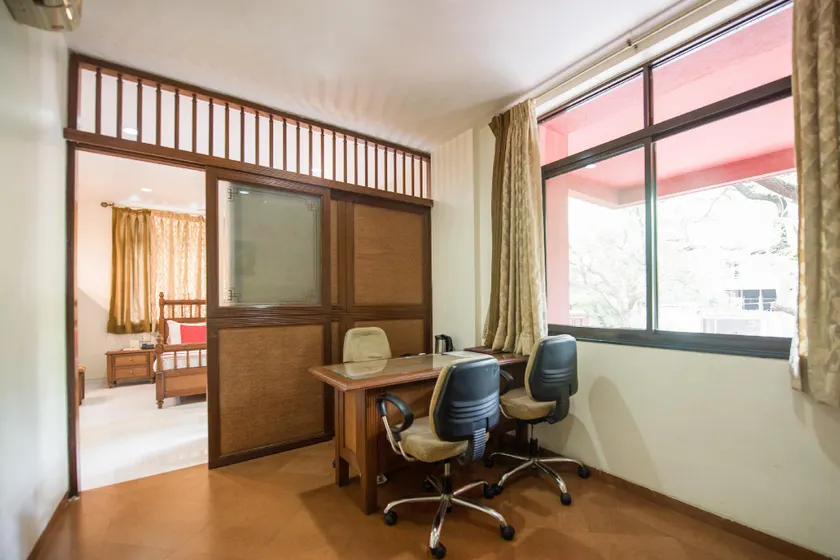 OYO 78949 Collection O Hotel Royalty - Image 1