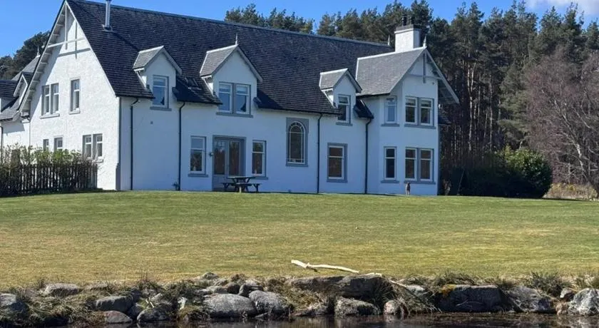 Daviot Lodge - Image 1