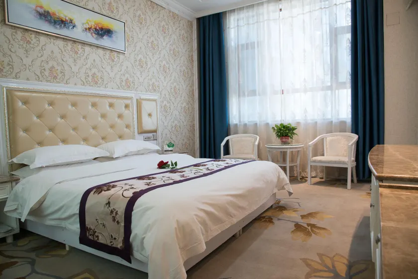 Western Family Hotel - Image 1