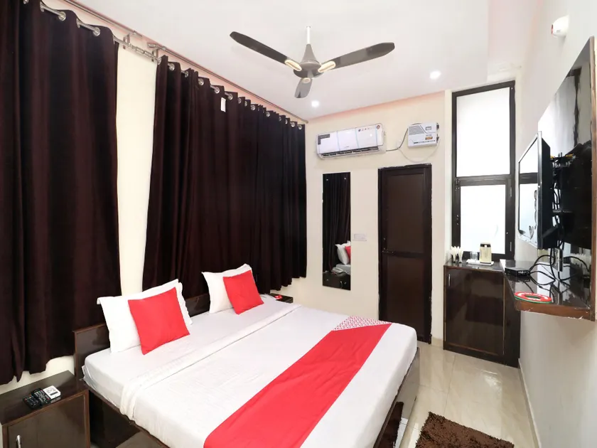 OYO Flagship 16694 Hotel Kb Square - Image 1