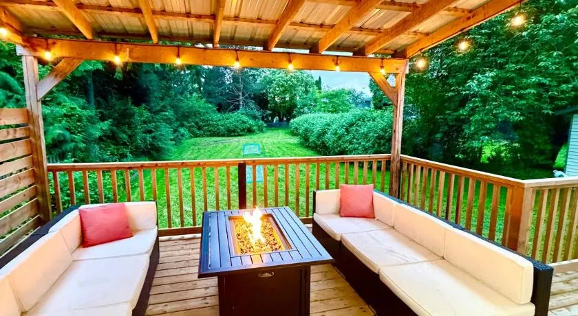 Ultimate Oasis-Waterpark, FIFA!, Zoo & Huge Yard - Image 1