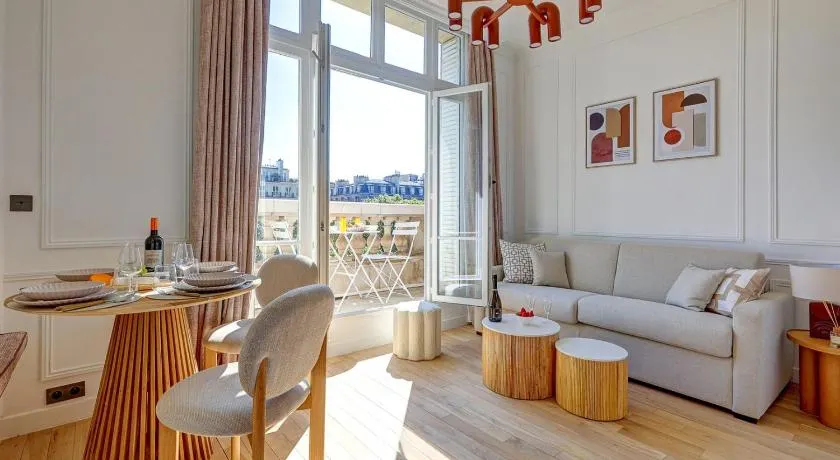 CIA - Luxurious Flat on Champs-Élysées - Image 1