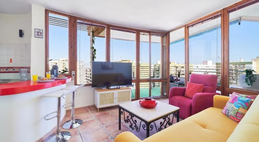 Ocean Views & Remote Work - Image 1