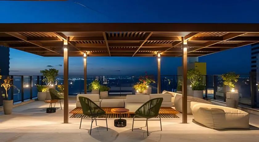 Studio Moderno em Salvador c/ Rooftop Sensacional - Image 1