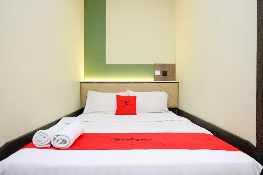 RedDoorz Plus at Pasar Bengkong Centre Batam - Image 1