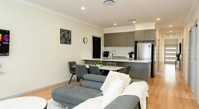 Hunter Valley Modern 4-Bedroom House - Image 1
