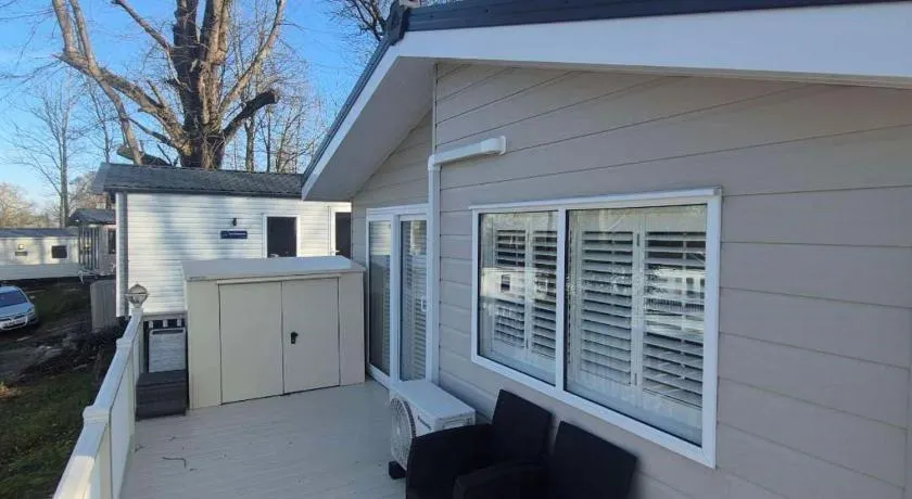 Ashland - 2 bedrooms with decking sleeps 4 - Image 1