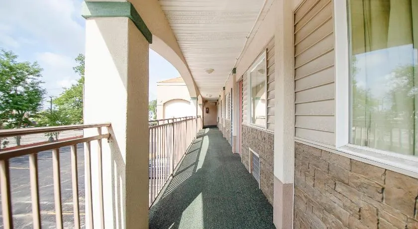 Hotel O Daylight Inn Elkhart I-90, IN - Image 1