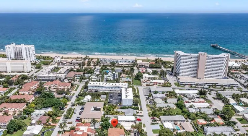 Lux 3 bedroom townhouse 1 block from the beach - Image 1