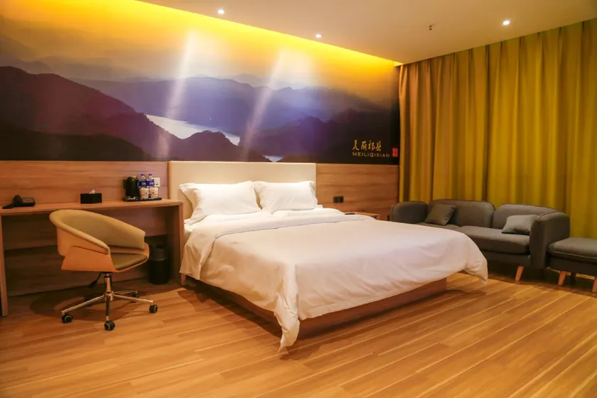 IU Hotel - Image 1