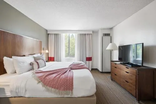 315 LoSo Hotel Airport - Image 1