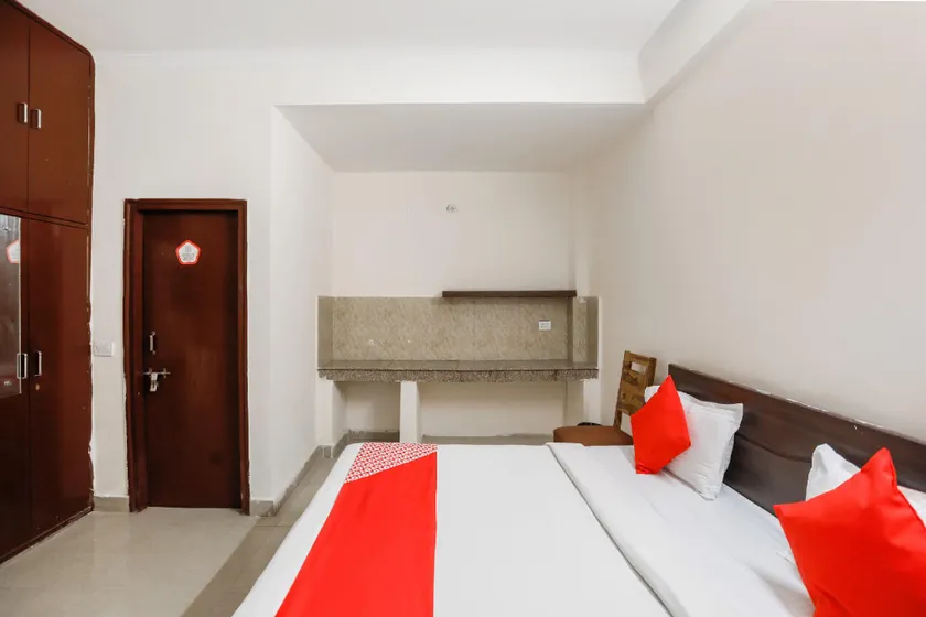 Hotel O Av Residency Near Botanic Garden Of Indian Republic - Image 1