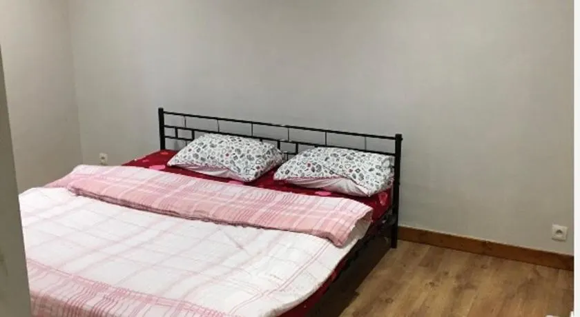 Grande maison avec plusieurs chambres à louer - Image 1