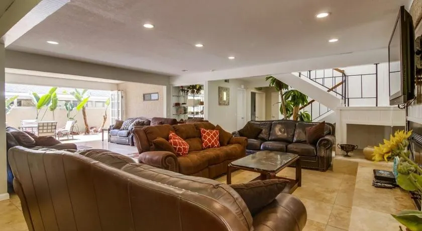 PACIFIC BEACH MANSION - Image 1