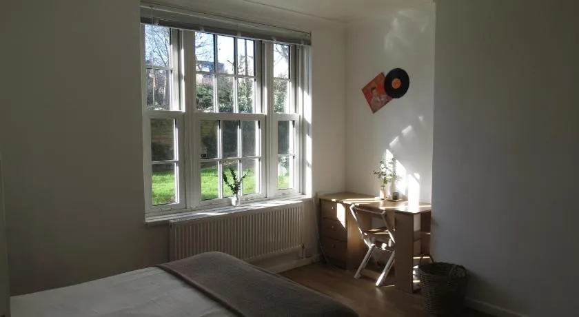 4 Bedroom flat Near Primrose Hill - Image 1