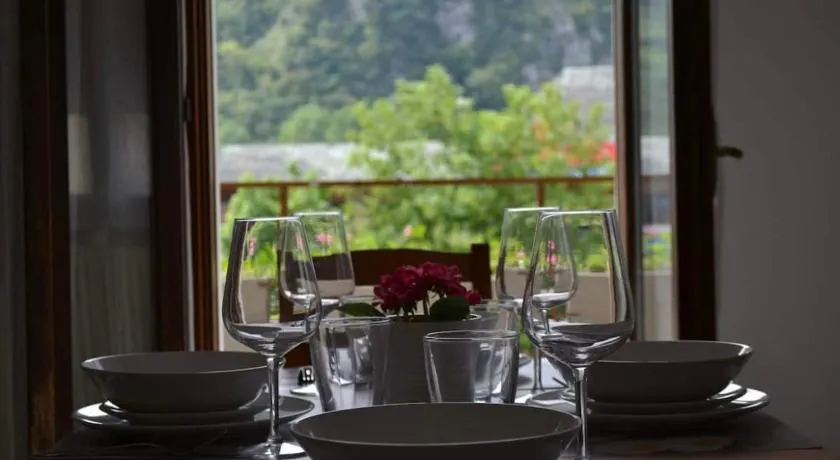 Valley House - Image 1