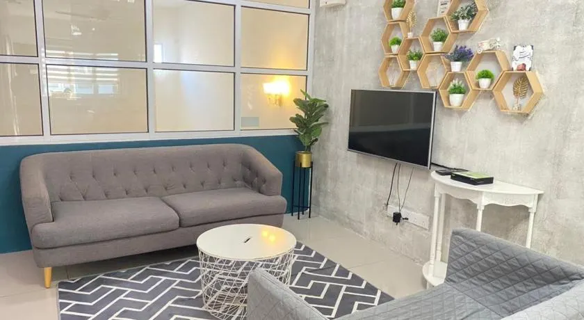 Izz Homestay 6Pax 3R2B Puncak Alam - Image 1