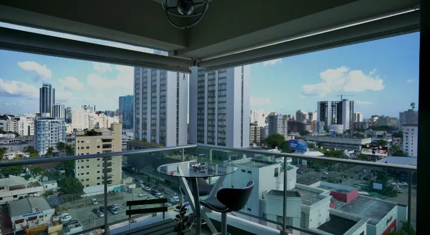 Elegant City-Center Luxury Apt - Image 1
