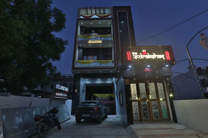 Hotel Airport Suites - Image 1