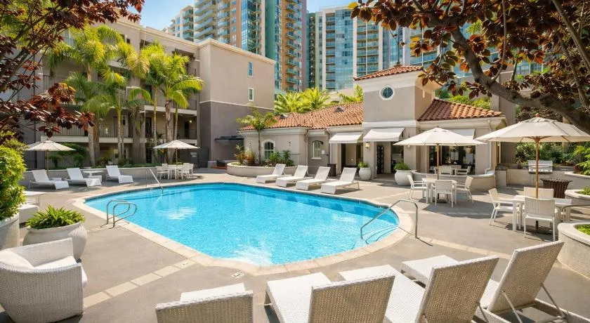 Peaceful 1BR & 2BR MDR Retreat Close to Venice Beach with Pool & Gym - Image 1