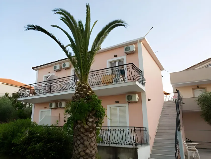 Valianos Studios - Luxury Apartment - Image 1