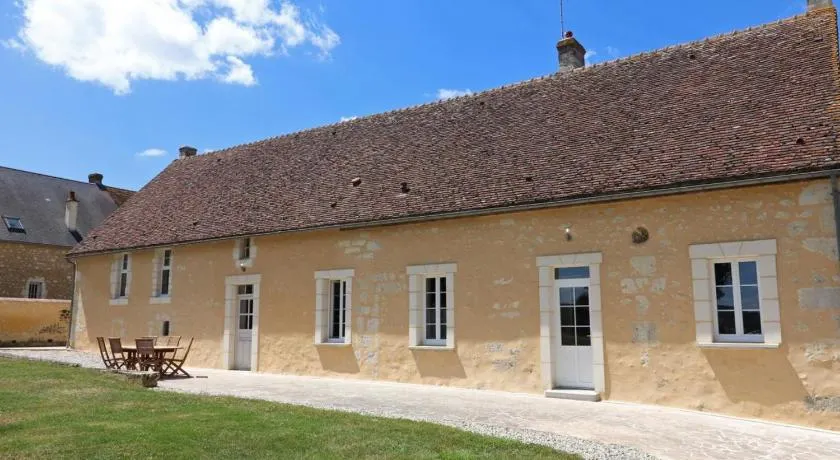 Longère Percheronne spacieuse avec jardin et spa en option - Image 1
