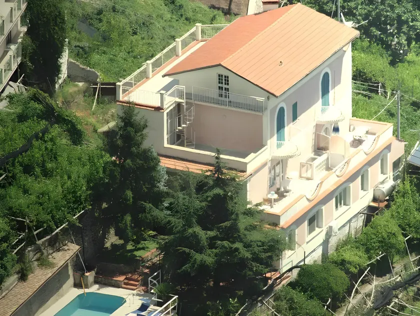 Villa En Rose - Image 1
