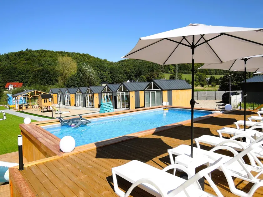 Holiday homes with swimming pool, close to the sea - Image 1