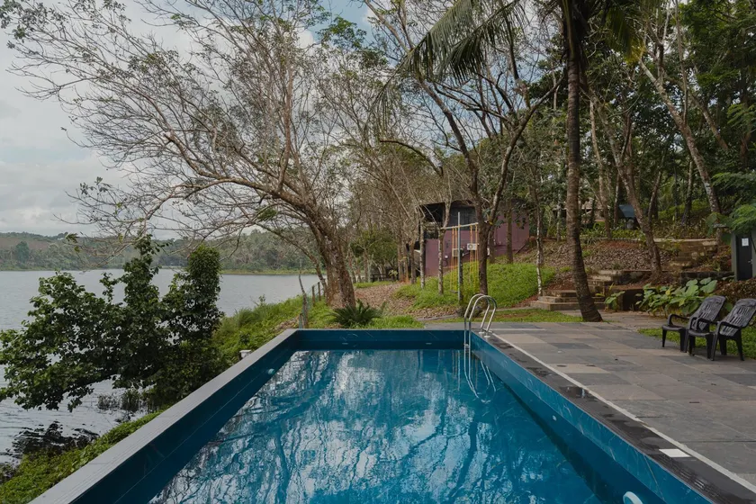 Lakeview 2 bedroom Stay with Pool near Poomala Dam - Image 1