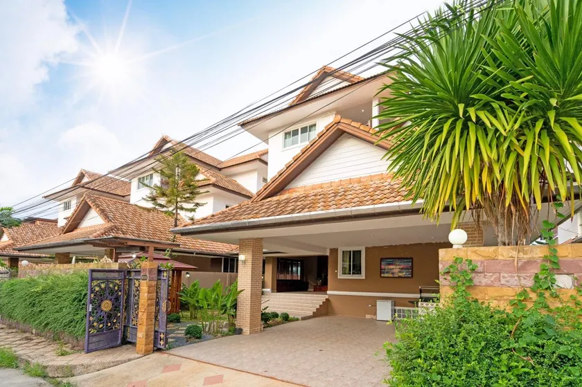 Angel 3BR Pool Villa Phuket + Free Airport Pickup - Image 1