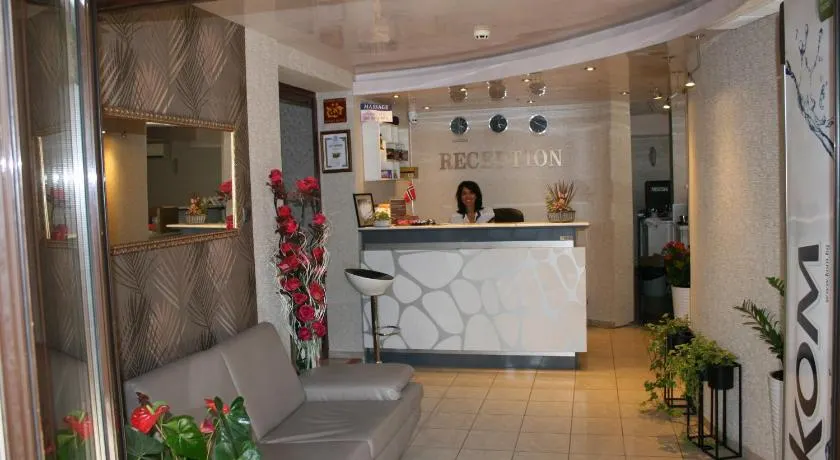 Hotel Perfect - Image 1