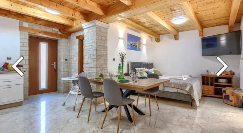 Apartment Karlo, Heated pool, private parking - Image 1