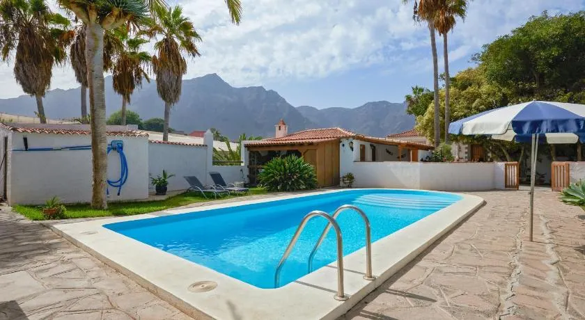 Modern Apartment in Buenavista del Norte with a Shared Pool - Image 1