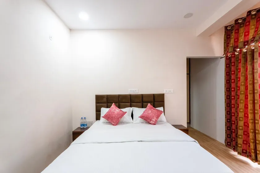 La Deliche Stays - Image 1