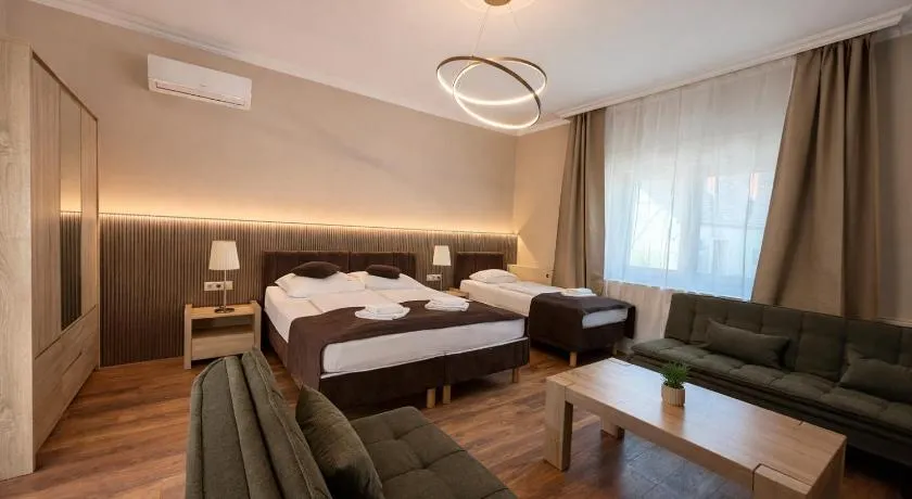 Honti Apartmanház - Image 1