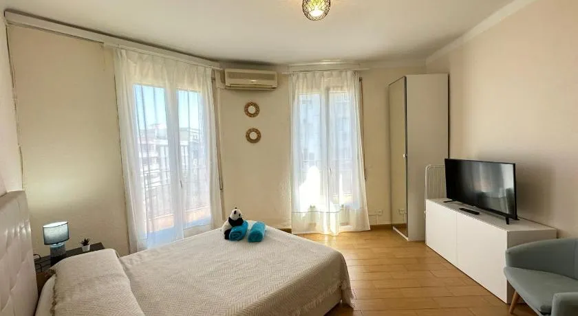 Habitaciones en la calle Valencia - Image 1