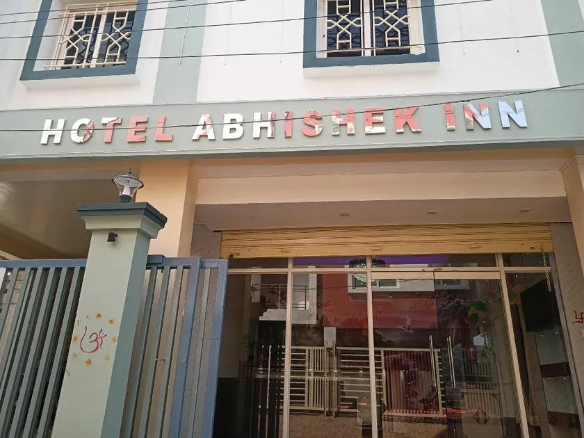 OYO Hotel Abhishek Inn - Image 1