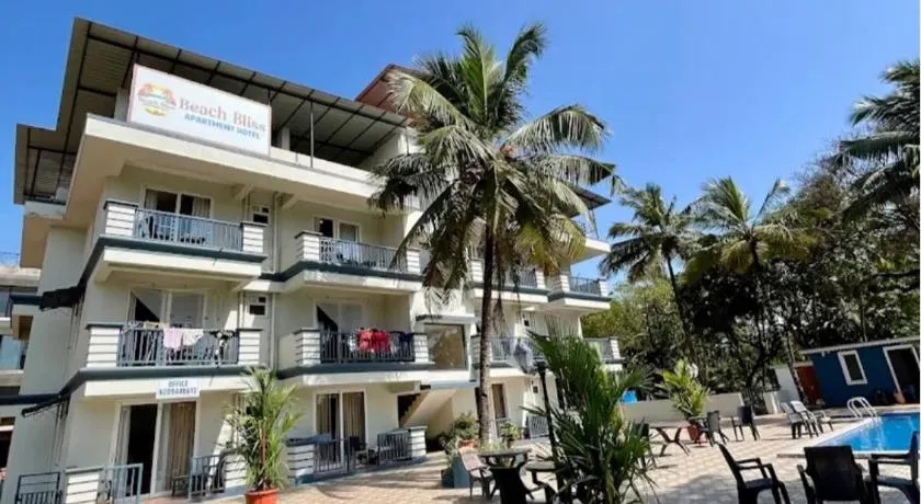 Beach Bliss Apartment Hotel - 7 Minutes walk to Beach - Image 1