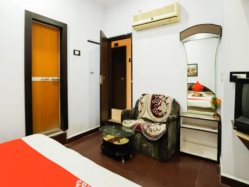 OYO 72185 Hotel Centre Point - Image 1