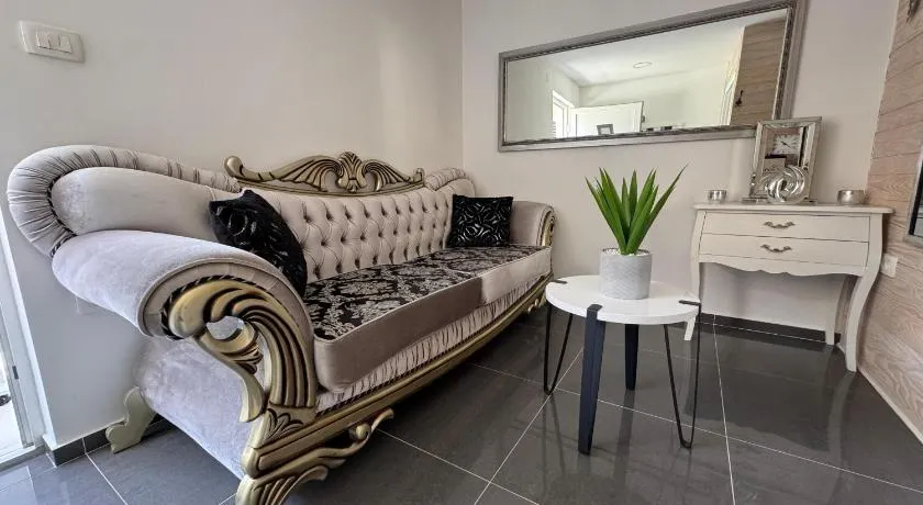 HA-LU Studio Apartman - Image 1