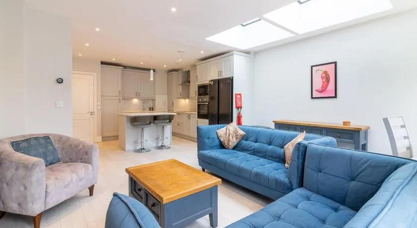 GuestReady - Cosy Home Near Botanical Gardens - Image 1