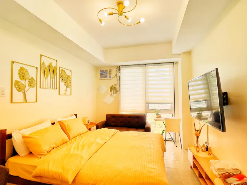 Kasara De Ulap BEST Staycation - 25th Floor City View - Pool & Fast Wi-Fi - Image 1