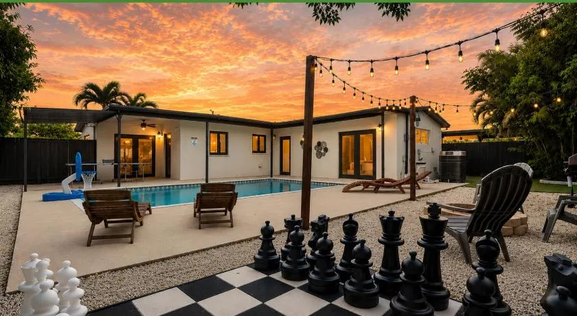 Hollywood 4BR Home with Private Heated Pool - Image 1